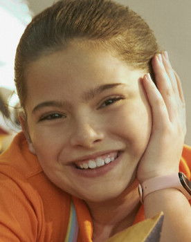 Yasmin Berti as Adri