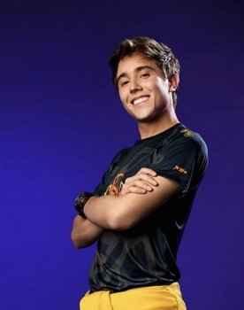Andy Múnera as Alex Cano