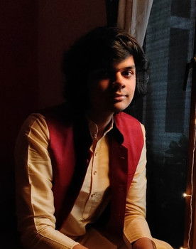 Vikram Tapadia as Arjun Daryani