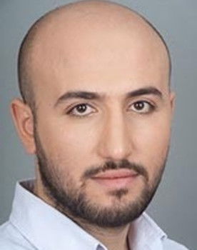 Ünal Hakverdi as Garson