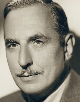 Douglass Dumbrille as Insp. McCollum
