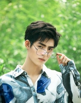 Wang Haoxuan as Guan Qi / Xiao Fu