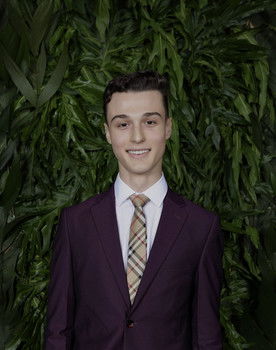 Arthur Dacorregio Silva as The thing