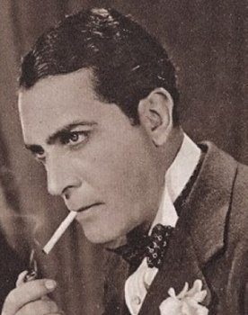 Félix de Pomés as Ricardo