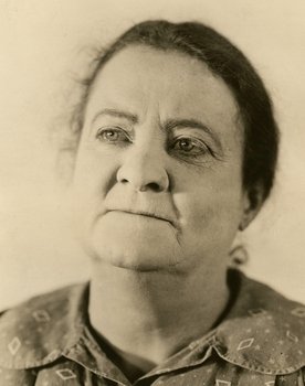 Aggie Herring as Nora