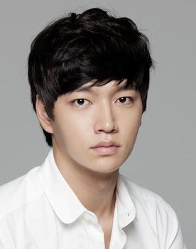 Baek Chul-Min as Alex Kang