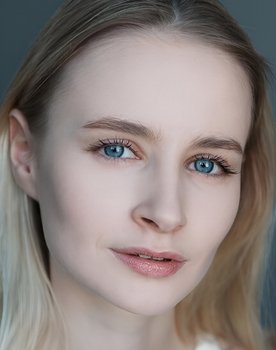 Лиза Хапова as Оля