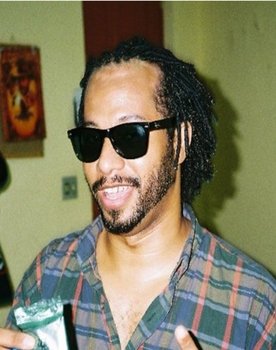 Fernando Coolbano as Apresentador