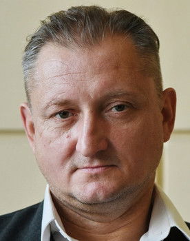 Vitaliy Isakov as Levin