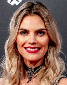 Amaia Salamanca as Natalia