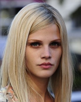Karoline Teska as Siri (13 Jahre alt)