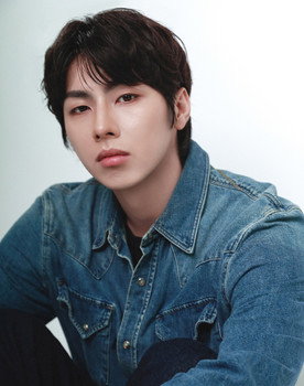 Mo Geon-hu as Woo Min-jae