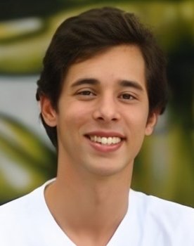 Brunno Abrahão as Zeca (José Carlos Mendes Reis)