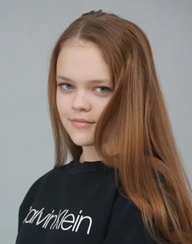 Nora-Mia Pai as Rebeka
