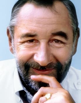 Philippe Noiret as L'inspecteur Mathieu