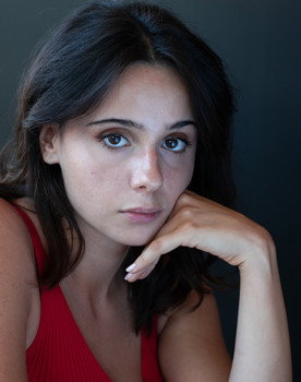 Sara Jane Lessio as Lorenza