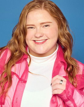 Amanda LaCount as Ginger Student