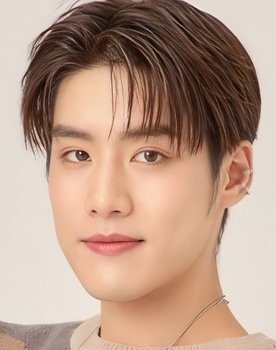 Thanaphon U-sinsap as Q