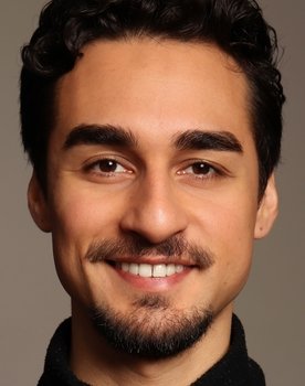 Vinícius Barros as Paulo