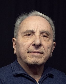 Ernesto Mahieux as Bidello