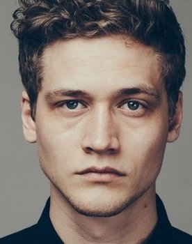 Nikolaj Dencker Schmidt as William