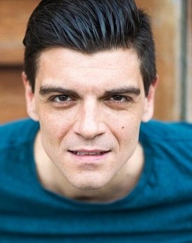 Davide Gagliardi as Mario