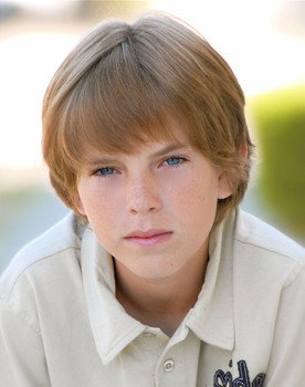 Chase Ellison as Hunter