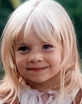 Anya Andrianova as Marinka