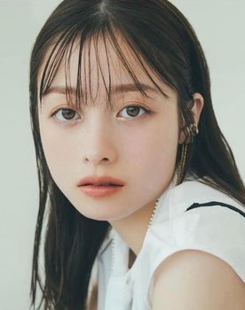 Kanna Hashimoto as Reina Minegishi