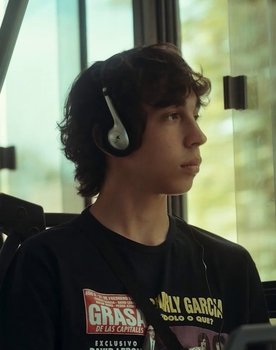 Octavio Gribaudo as Leo