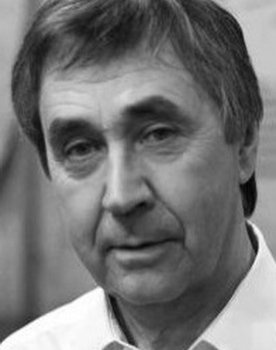 Oleg Palmov as Head of Post Office