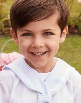 Alban Guo as Theo Riley