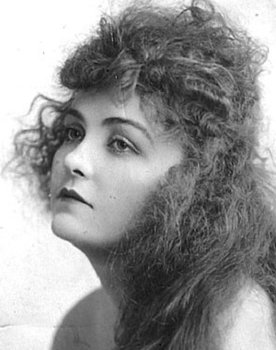 Evelyn Nelson as Louise Warner