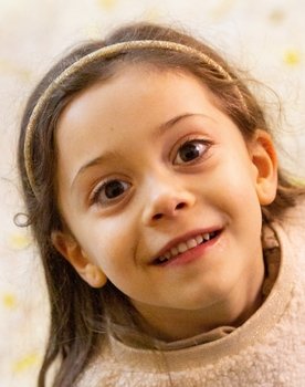 Helena Cunha as Mariana