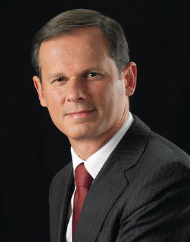 José Rodrigues dos Santos as himself