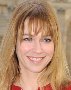 Marie-Josée Croze as Louise Sandoli