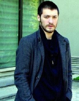 Tornike Gogrichiani as Zurab Radiani / Nikoloz Radiani