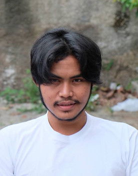 Hassan Faruqi as Ayah