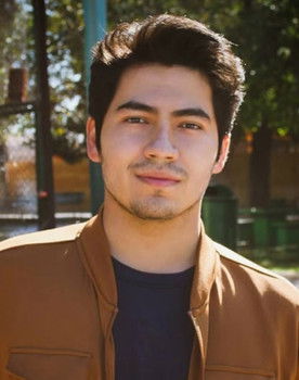 Jorge V. Cortés as Vicente