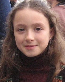 Léora Barbara as Stella