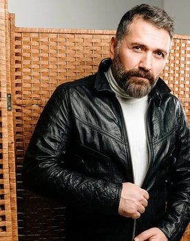 Hakan Aydın as Çolak