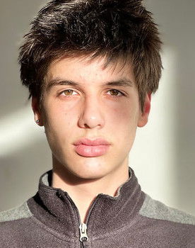 Jules Dallaire Noël as Jim - Adolescent 1