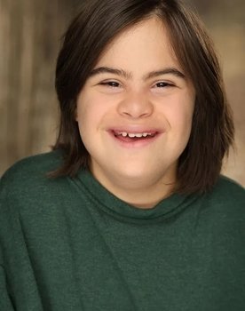 Liam Michel Saux as Zach