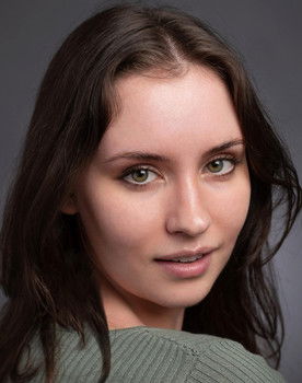 Veronica Bergr as Olivia Ávila