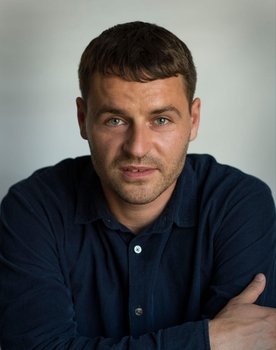 Niklas Herskind as Thomas