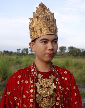 Abby Virgiawan as Sultan Abdul Muluk