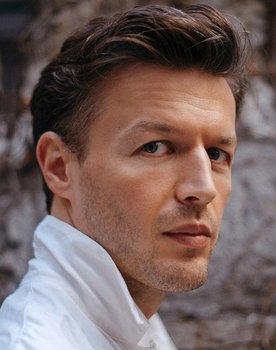 Aleksandar Gavranić as Dušan