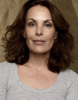 Carolina Ferraz as Júlia