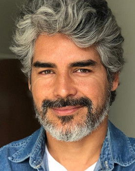 Alex Reis as Guilherme