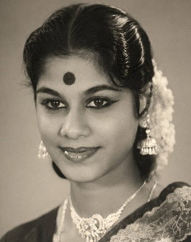 Madhavi as Chellayee